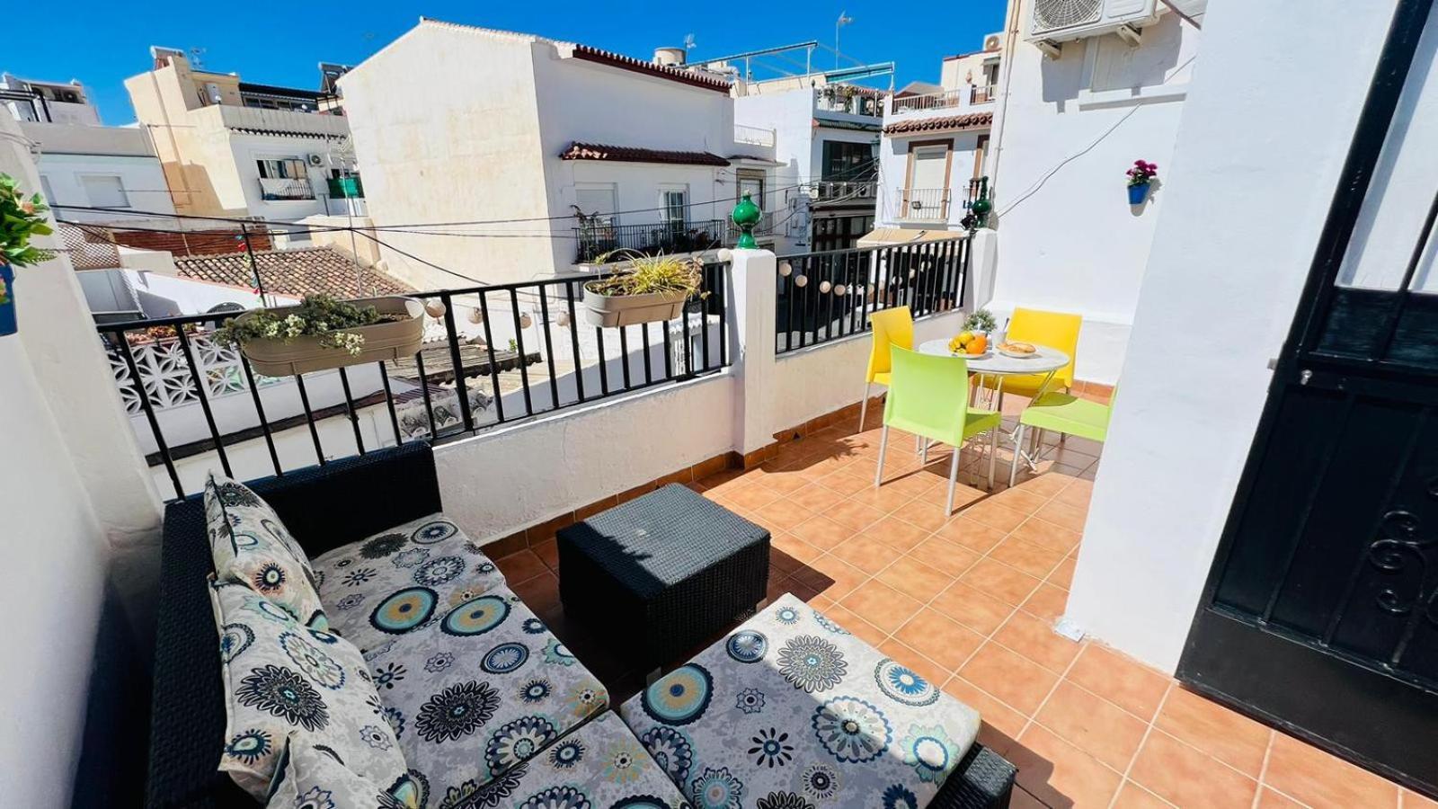Jimena Malaga En El Centro De Apartament Nerja